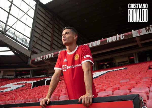 Bộ ảnh mới đẹp lung linh của Ronaldo ở sân Old Trafford