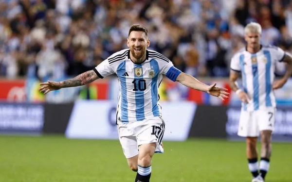 Messi ghi bàn siêu phẩm, Argentina đánh bại Mexico
