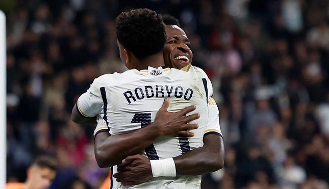 Real Madrid lại thắng phút cuối