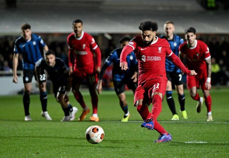 Europa League: Liverpool nỗ lực bất thành, Leverkusen thể hiện sức mạnh