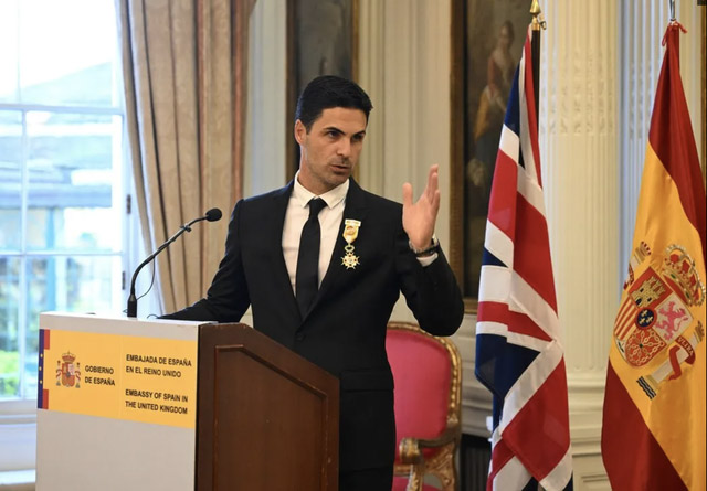 HLV Mikel Arteta được tặng Huân chương Hoàng gia Tây Ban Nha