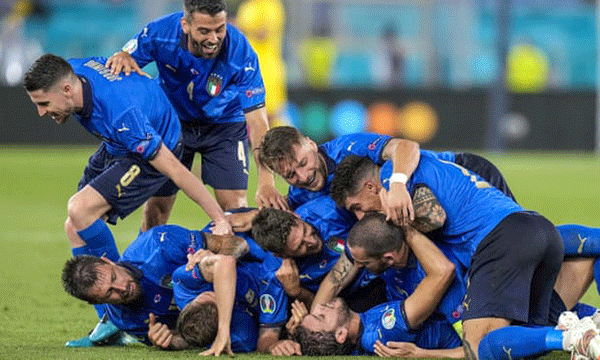 Thắng đậm Thụy Sĩ, tuyển Ý là đội đầu tiên giành vé vào vòng knock-out